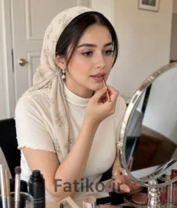 آرایش ملایم روزانه؛ تکنیک‌های طبیعی و ماندگار: آموزش پایه آرایش روزمره (پوست، چشم، لب)